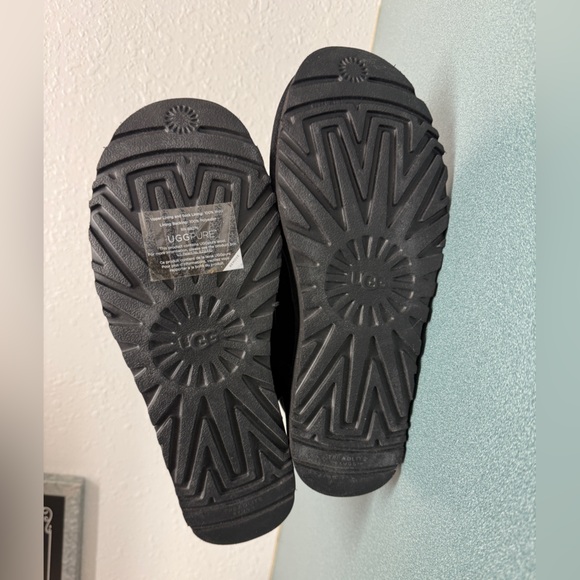 UGG ‼️ CLASSIC MINI BLACK VELVET BOOTS WOMEN’S 10 - Picture 8 of 14